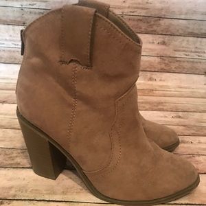 Women’s Merona suede light brown ankle boots Sz 7